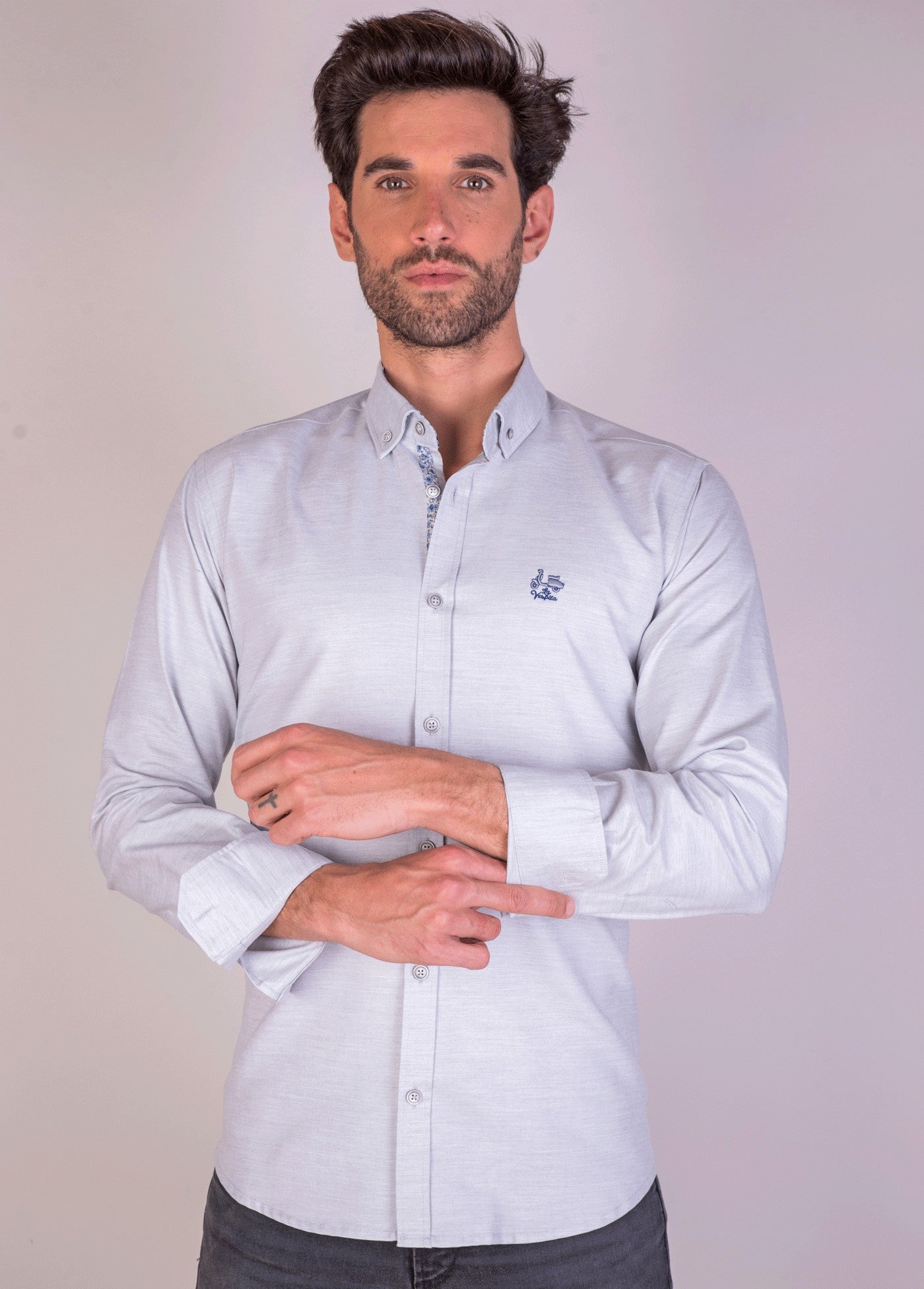 CAMISA TENCEL 3 LA VESPITA GRIS CLARO
