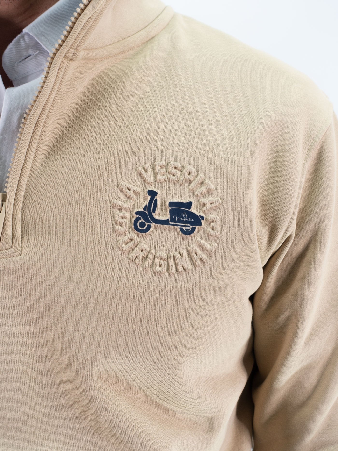 SUDADERA CREMALLERA GRABADO LA VESPITA BEIG