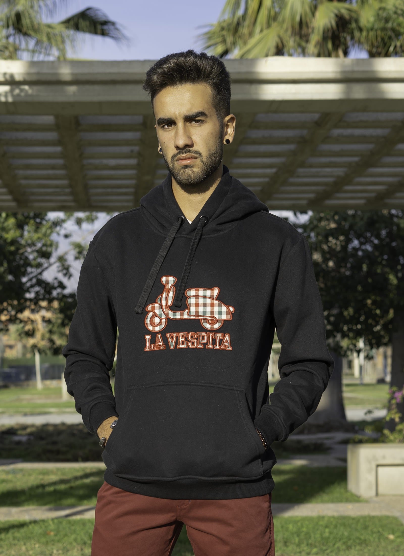 SUDADERA CAPUCHA LA VESPITA NEGRO