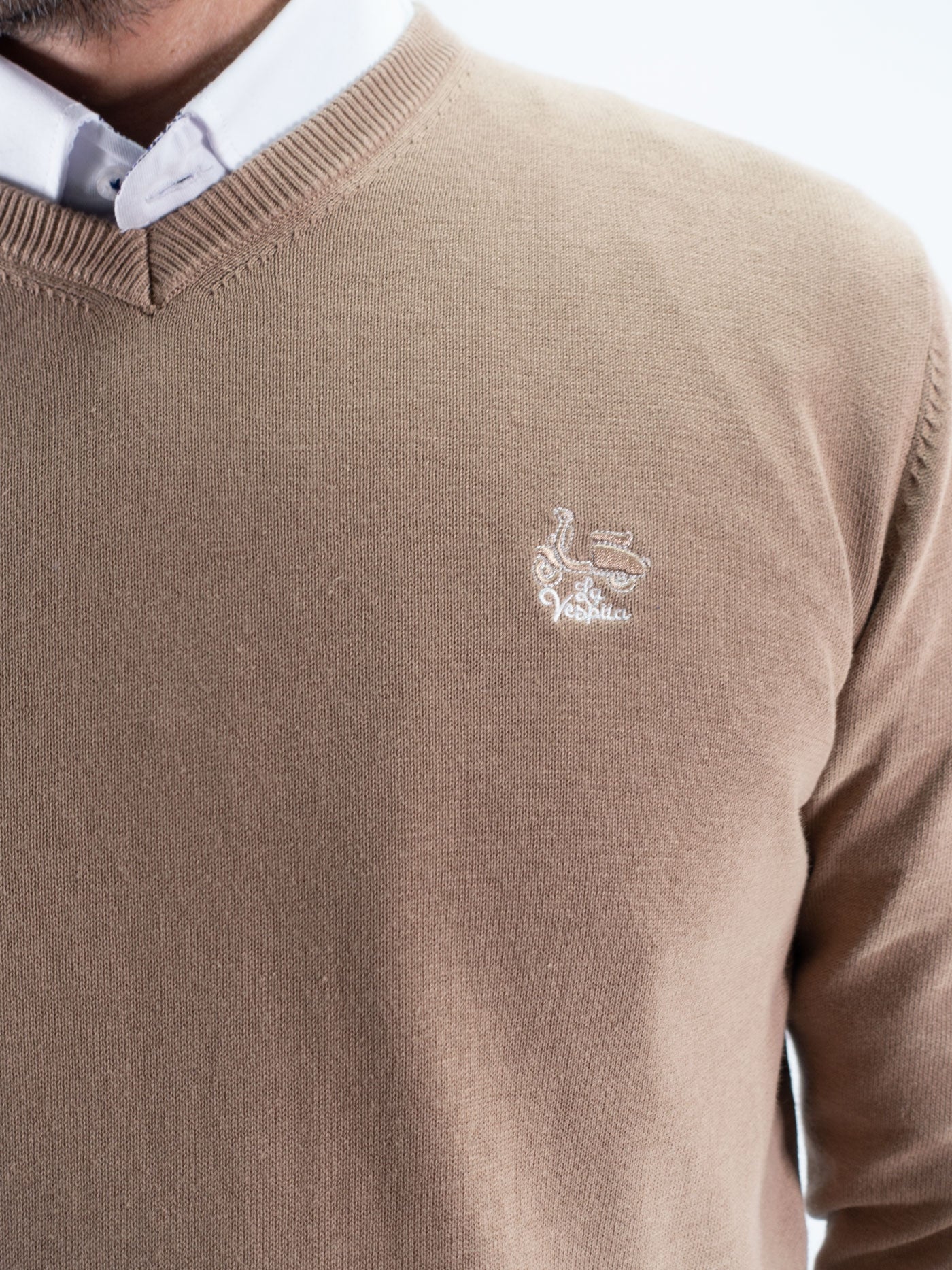 JERSEY CUELLO PICO LA VESPITA CAMEL