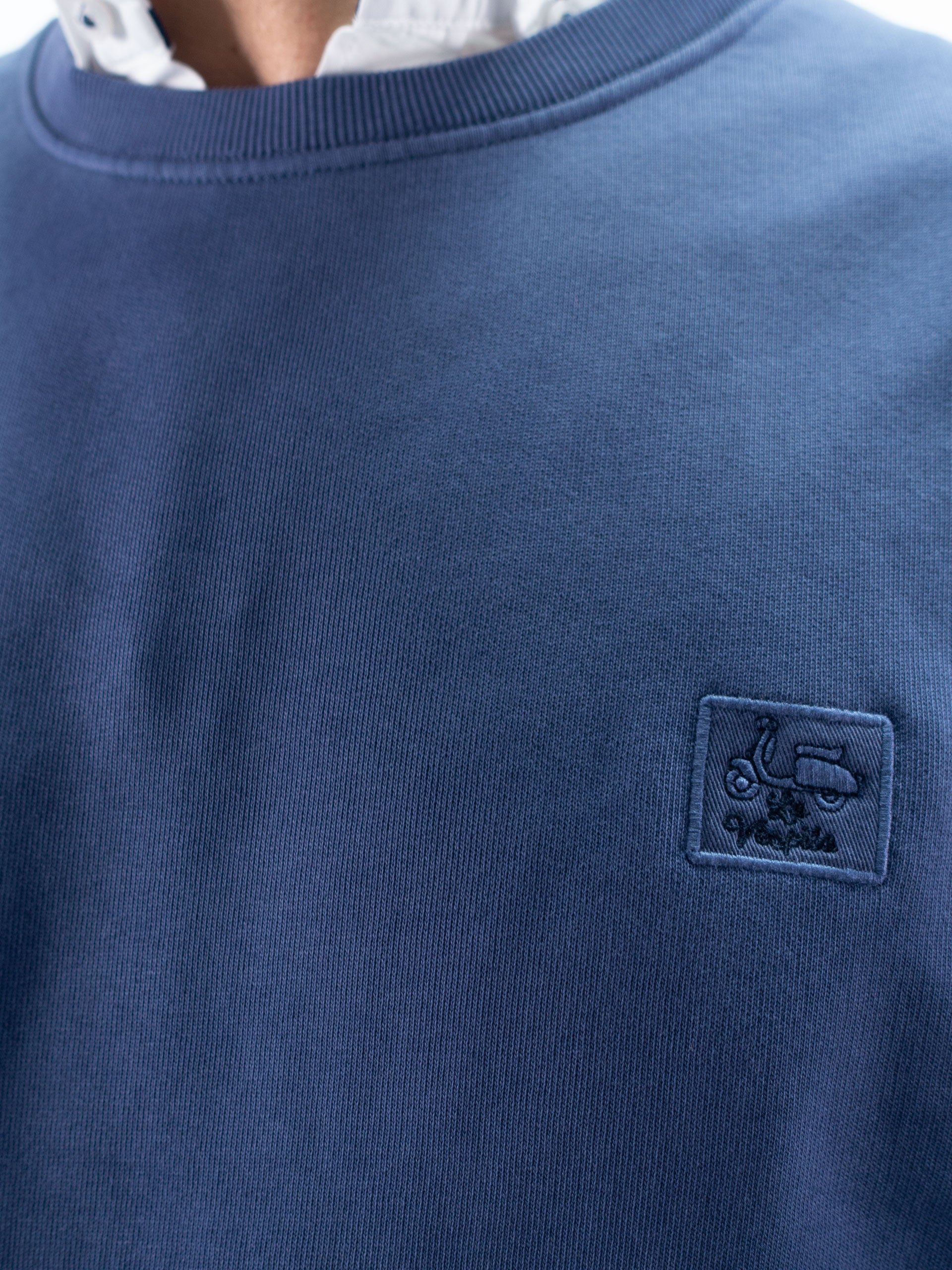 SUDADERA CUELLO CAJA LOGO LA VESPITA AZUL
