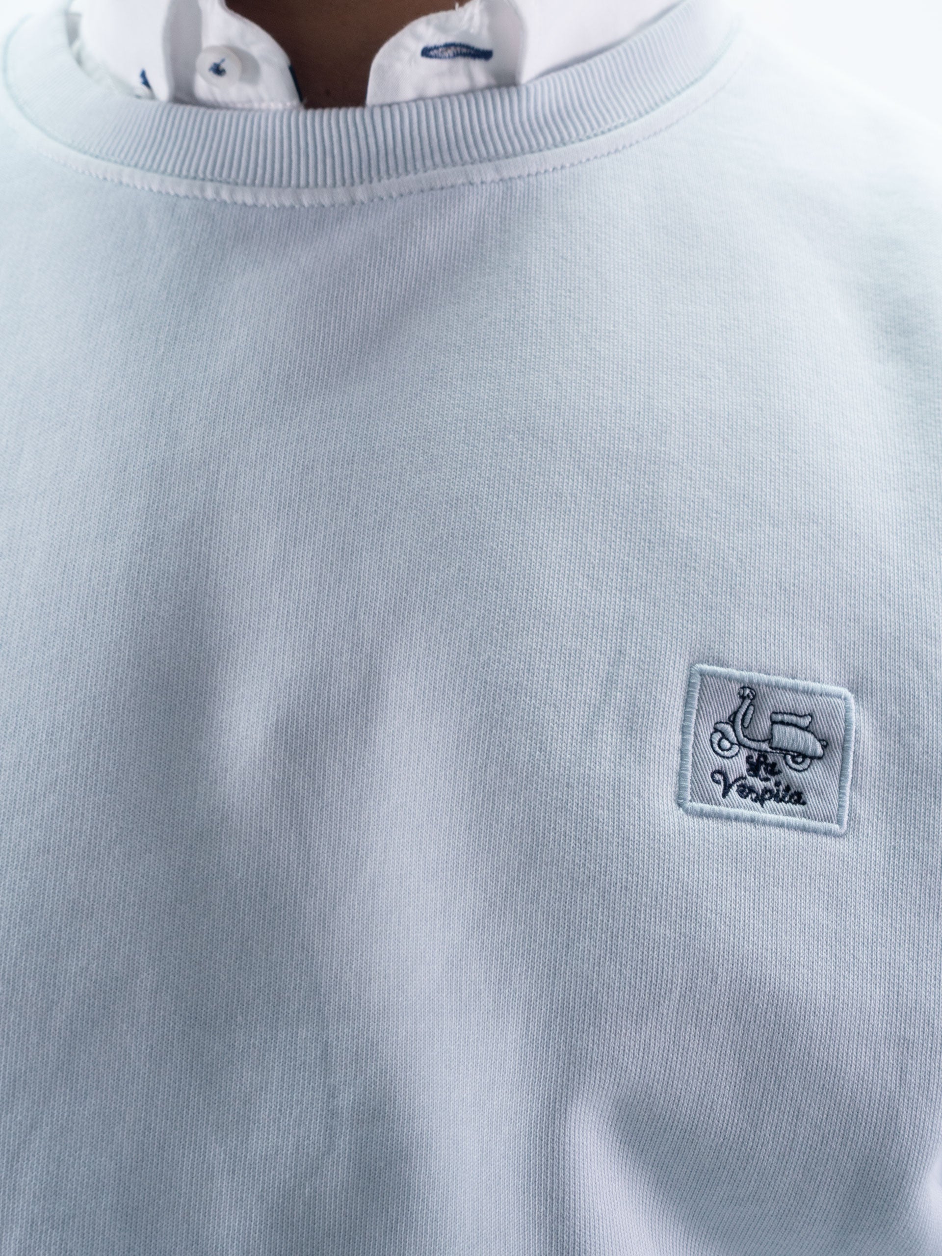 SUDADERA CUELLO CAJA LOGO LA VESPITA CELESTE