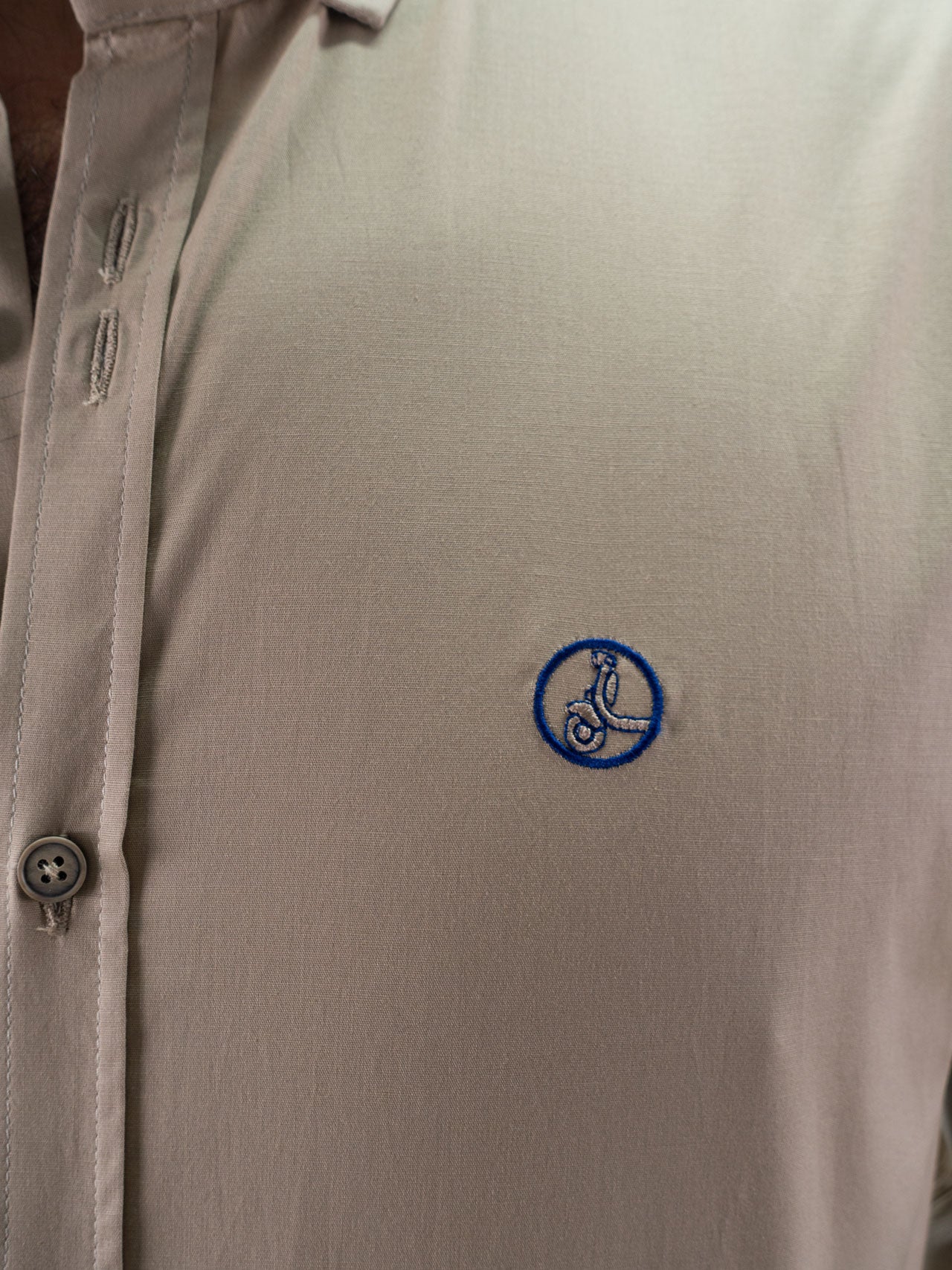 CAMISA LICRA LISA LA VESPITA CAMEL