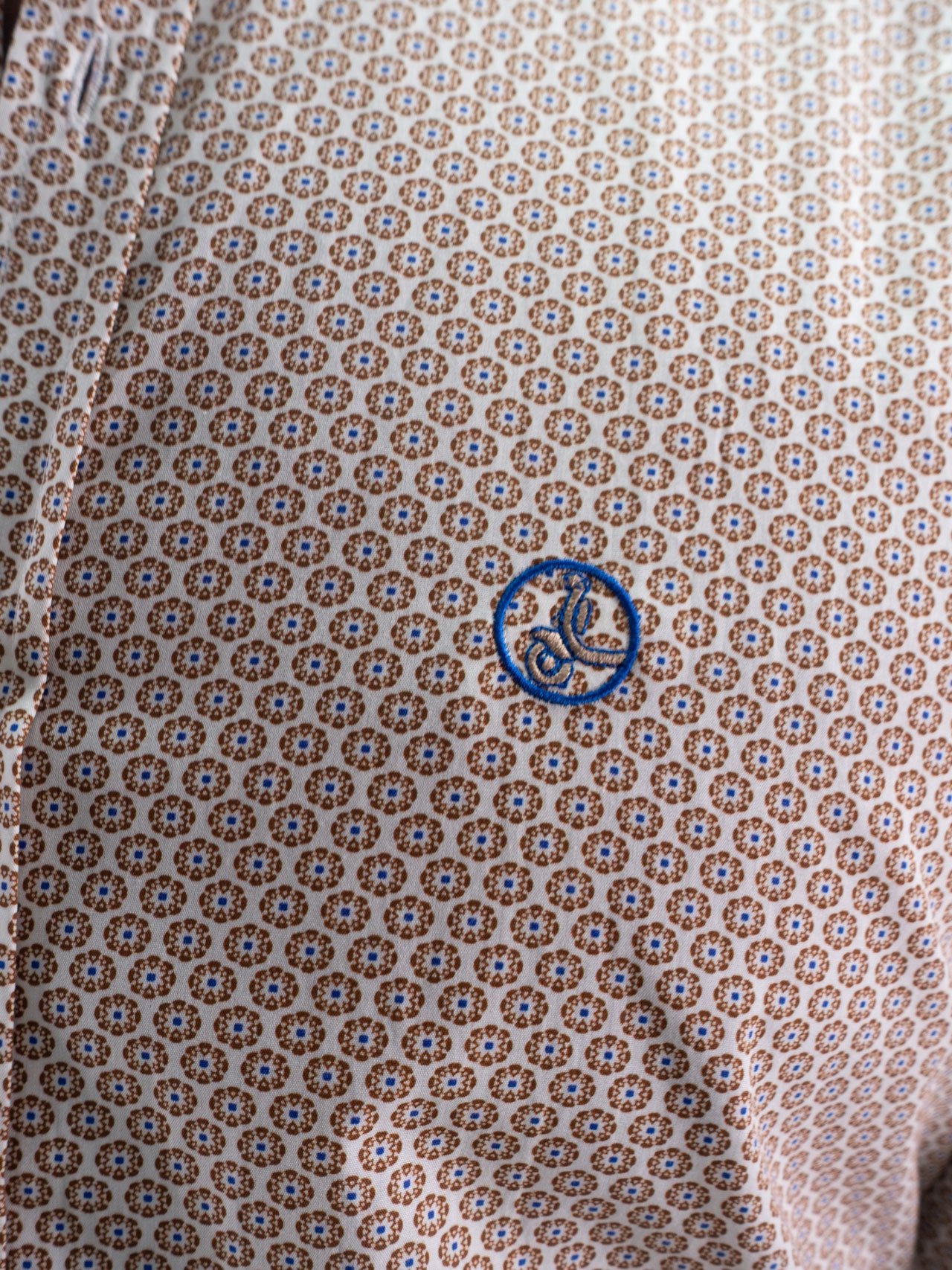 CAMISA ESTAMPADA LA VESPITA MARRÓN